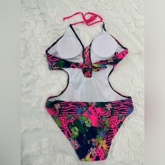 Floral Print Lace Up Front- One piece - Picture 6 of 8